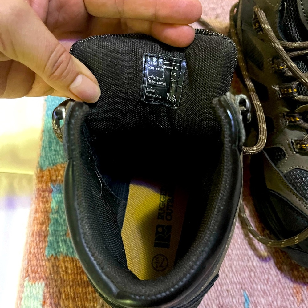 Rugged Outback men’s hiking boots. Size 7.5